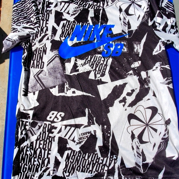 Youth nike shirt (Youth Large) - Picture 1 of 3